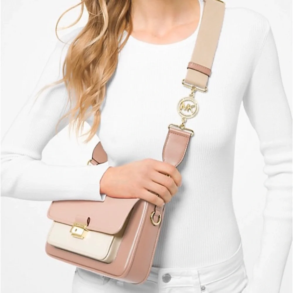 Michael Kors Bradshaw Messenger Crossbody Bag